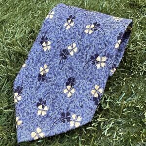 Givenchy Paris Luxury Designer Silk Neck Tie Allover 4 Leaf Clover Grey Gold